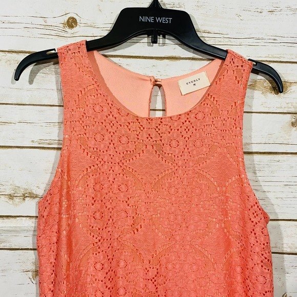 EVERLY Anthropologie Coral Floral Crochet Embroidered Mini Dress Size M - Picture 2 of 8